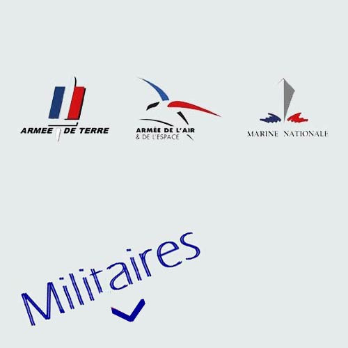 Képis Militaires avec galons et insignes